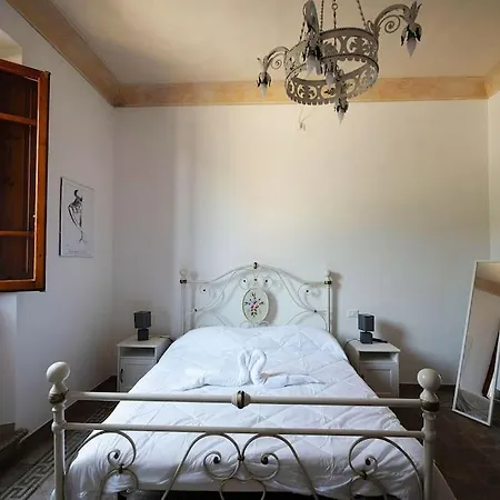 Un Passo Dalle Torri *