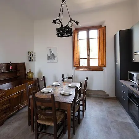 Un Passo Dalle Torri *
