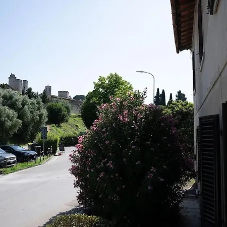 Un Passo Dalle Torri * San Gimignano