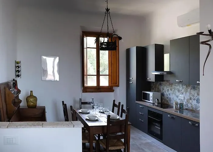 Un Passo Dalle Torri *