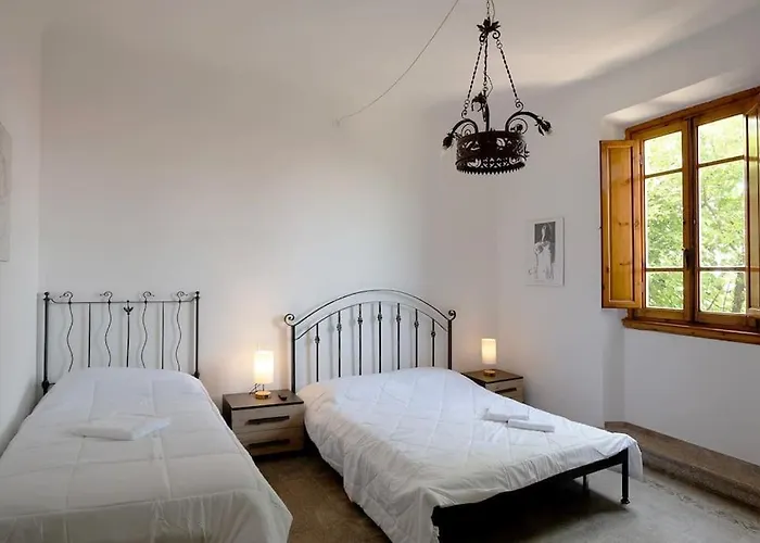 Un Passo Dalle Torri