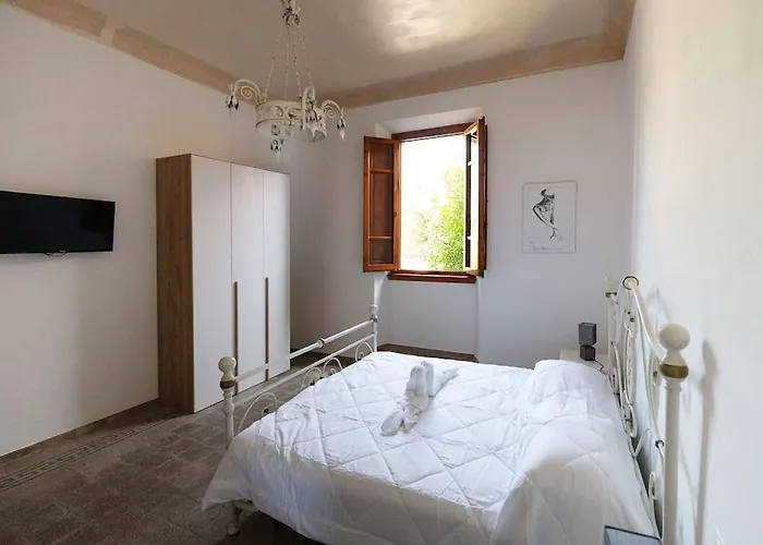 Un Passo Dalle Torri *